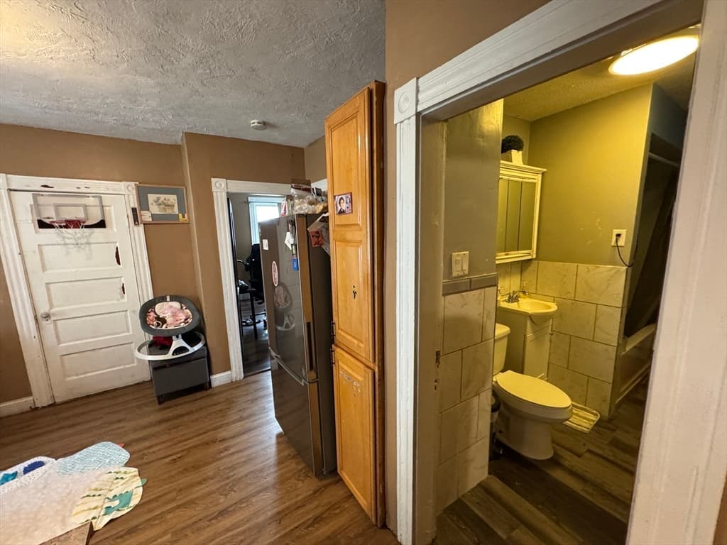 3 Family at 27 Harlow St, Worcester MA 01605, Worcester, photo 7 of 32