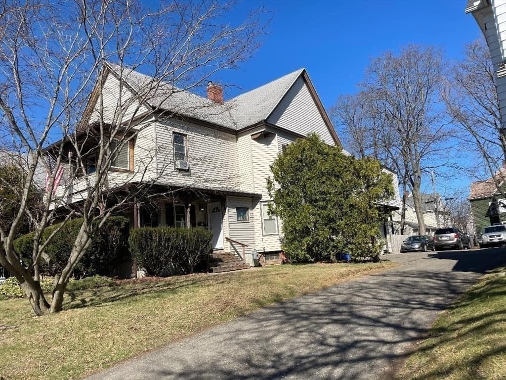 76 Nonotuck Street, Holyoke MA 01040 photo 4