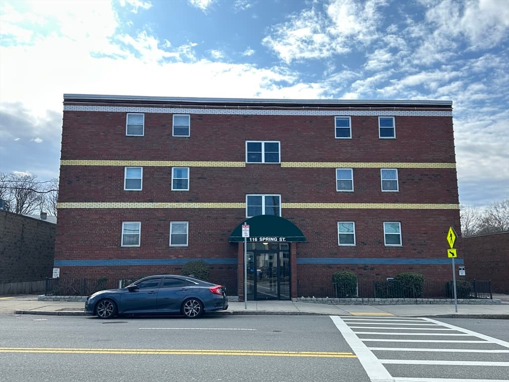 116 Spring St # D2, Boston MA 02132