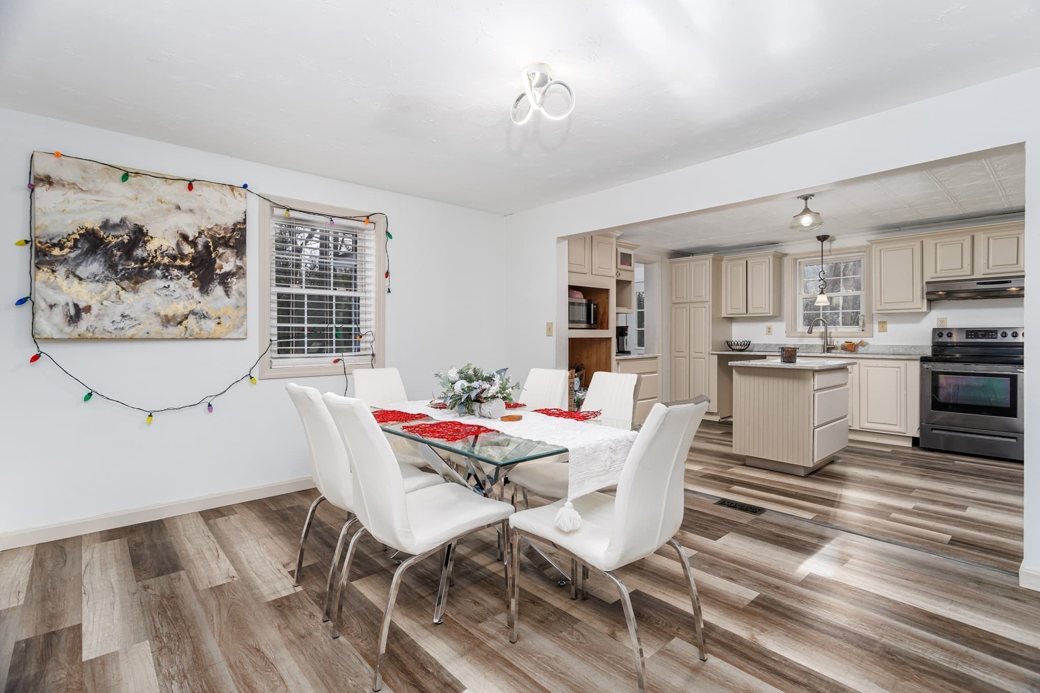 Single Family Residence at 28 Holly Drive, Gardner MA 01440, photo 6 of 32