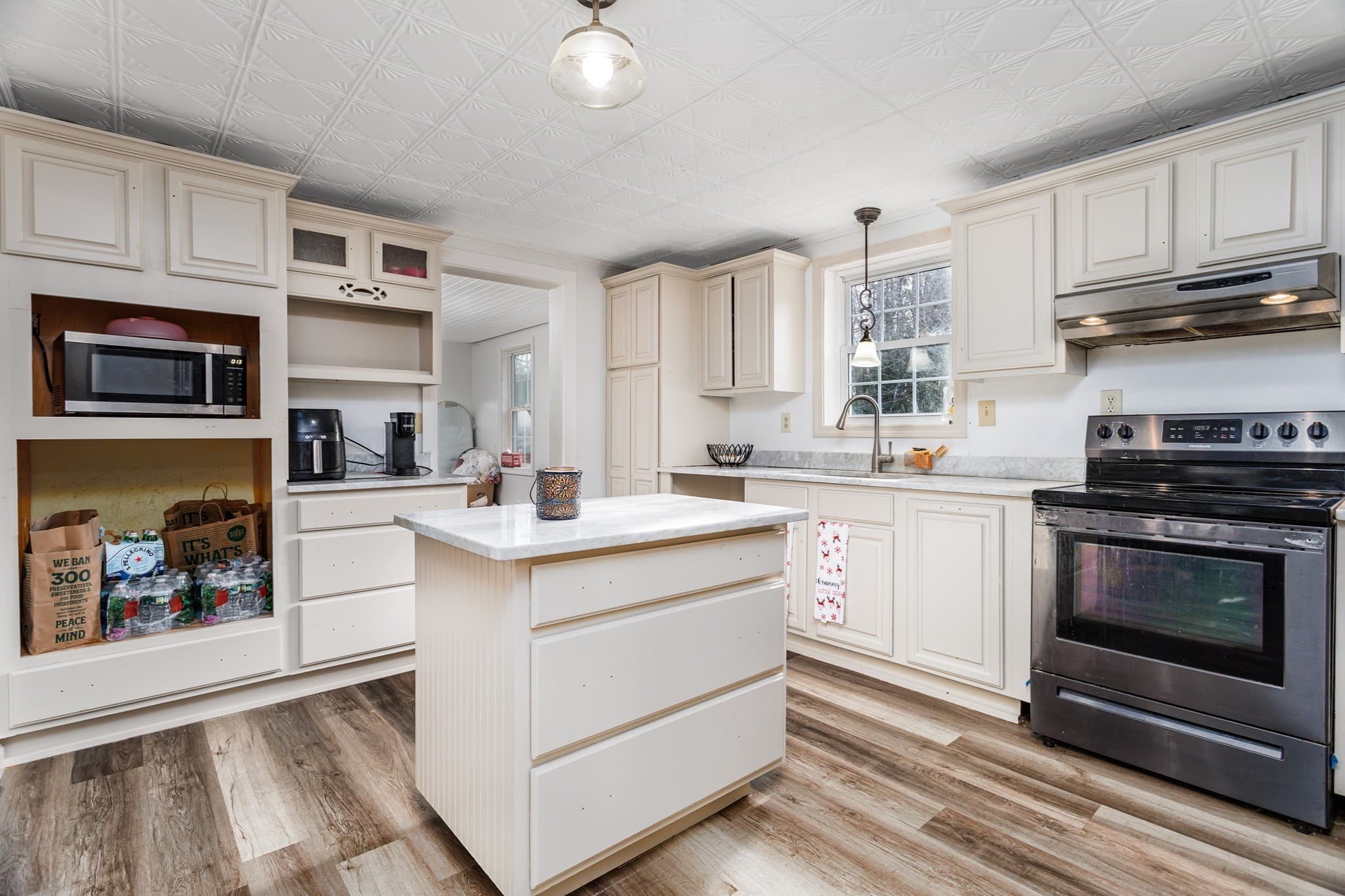 Single Family Residence at 28 Holly Drive, Gardner MA 01440, photo 3 of 32