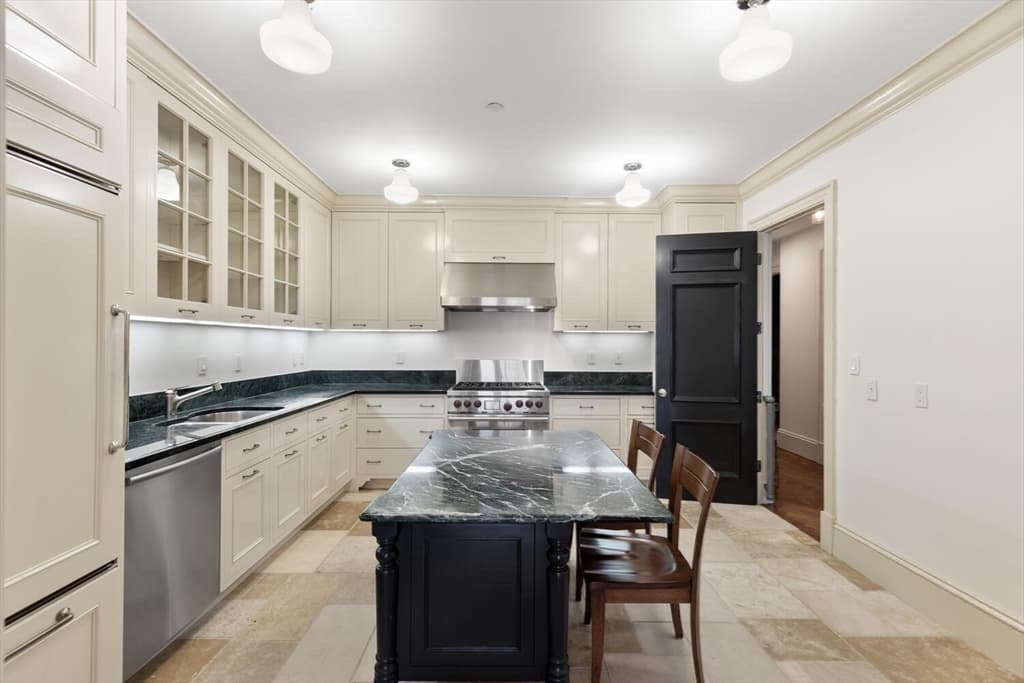 Condominium at 20 Beacon Street # 4, Boston MA 02108, photo 14 of 38
