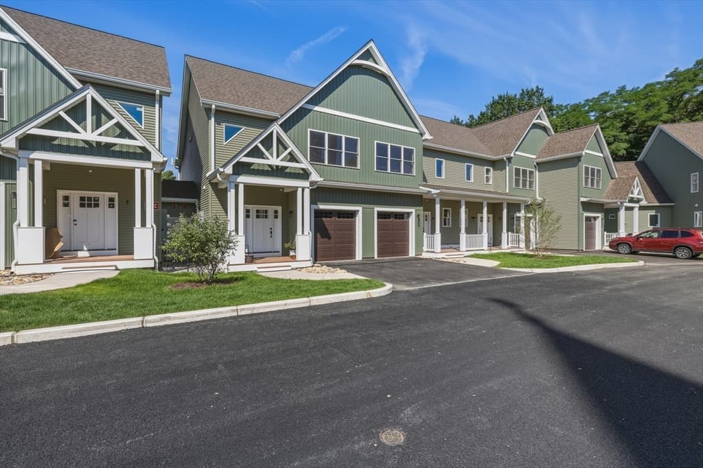 13 Elizabeth Lane # 13, Easthampton MA 01027 photo 3