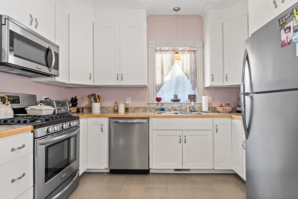 3 Family at 88 Burton Street, Bristol RI 02809, Bristol, photo 14 of 42