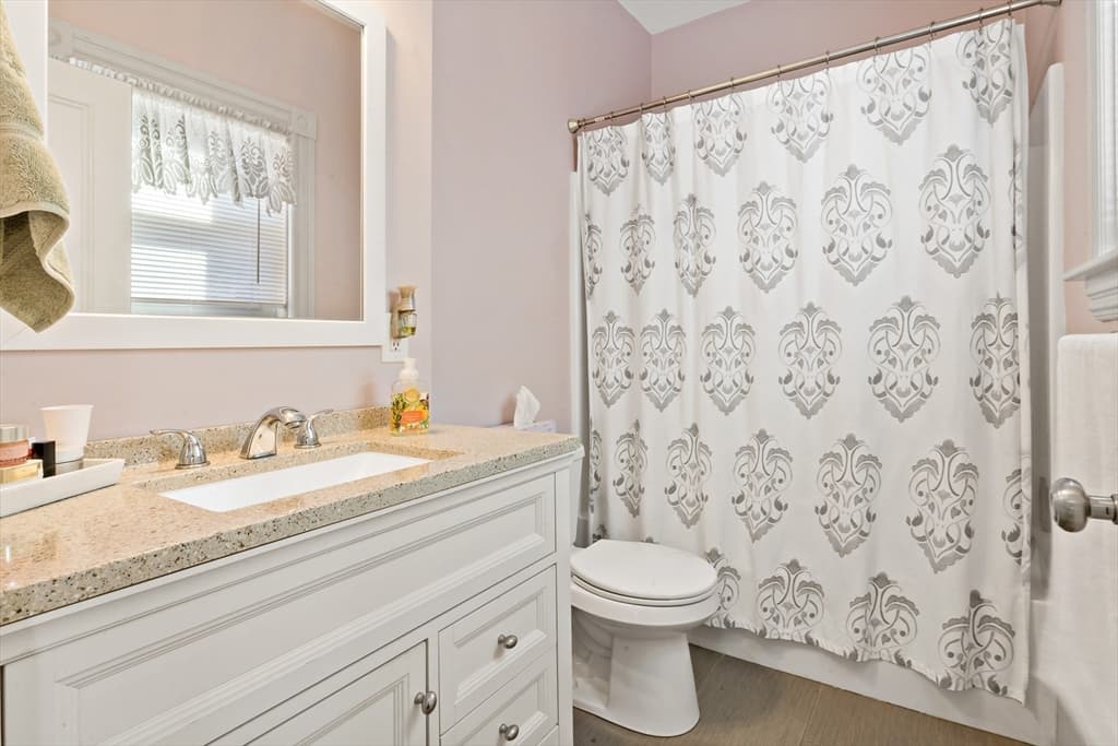 3 Family at 88 Burton Street, Bristol RI 02809, Bristol, photo 11 of 42
