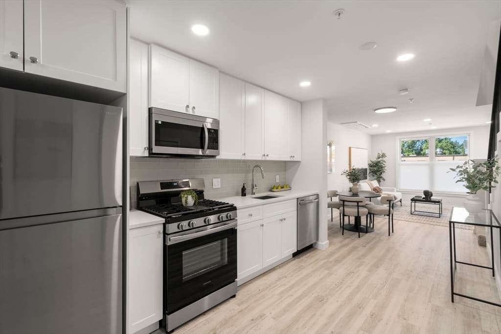 Condominium at 602 Canterbury # 10, Boston MA 02131, Boston, photo 5 of 16