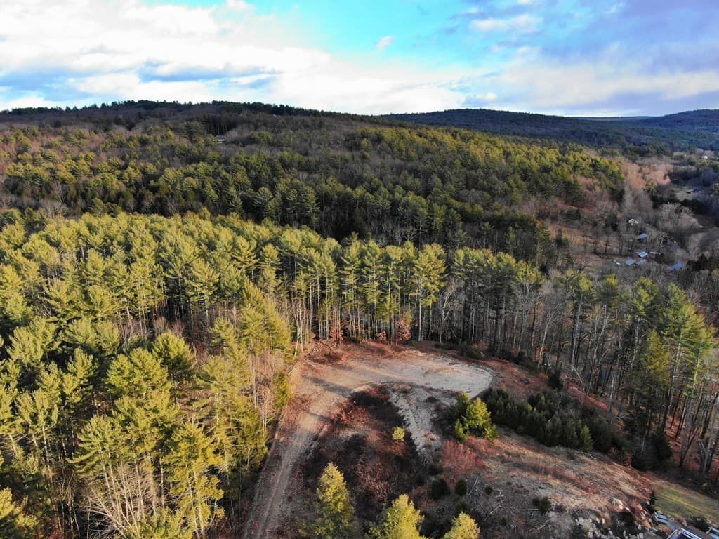 10 Hannabrooke Dr, Leverett MA 01054