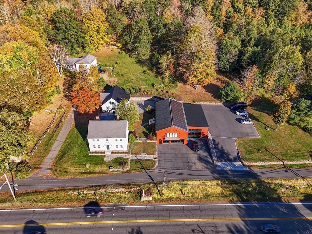 21 Sturbridge Rd, Brimfield MA 01010