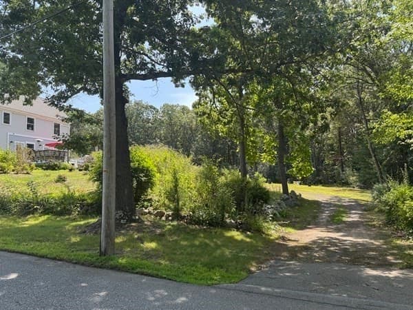 Residential at 26 Sprague Ave, Chelmsford MA 01824, photo 4 of 9