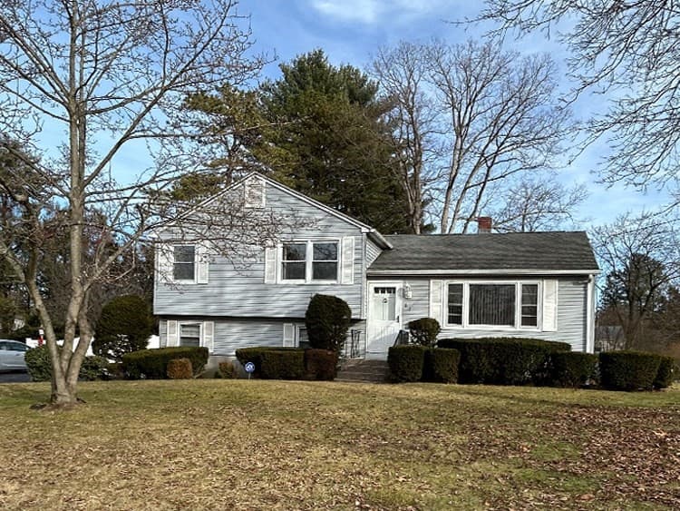 63 Meadowlark Dr, Longmeadow MA 01106