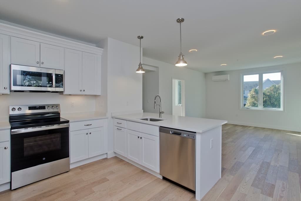 3 Family - 3 Units Up/Down at 107 Williams St, Northampton MA 01060, Northampton, photo 10 of 18