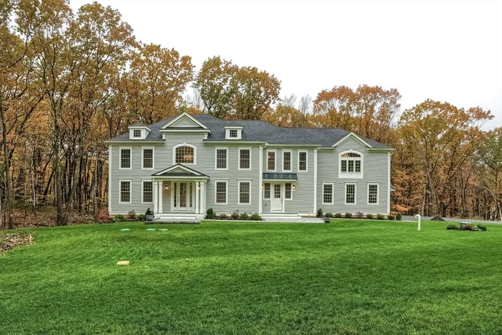 19 Stoney Brook Rd, Hopkinton MA 01748