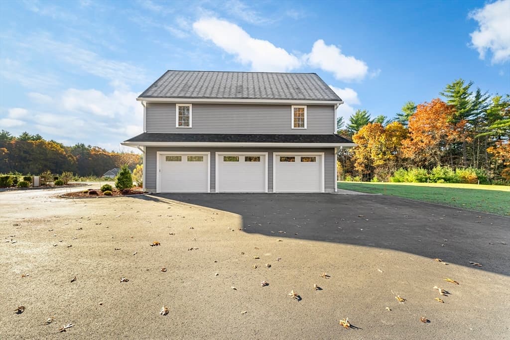 Single Family Residence at 22 Townsend Rd, Shirley MA 01464, photo 9 of 42