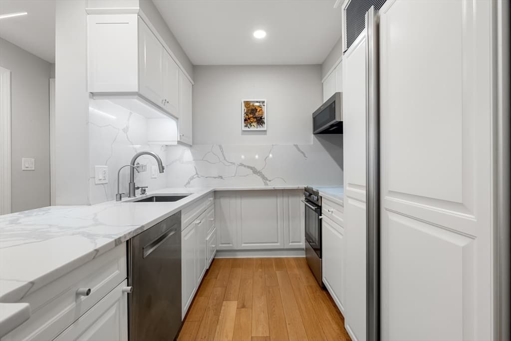 Condominium at 1 Huntington Ave # 302, Boston MA 02116, photo 8 of 21