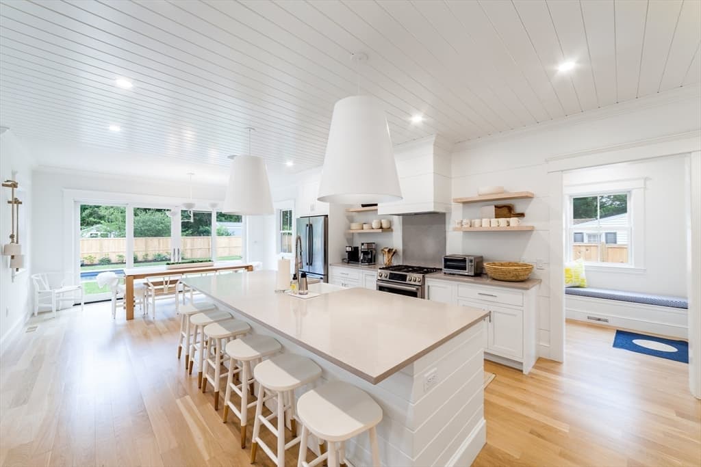 Single Family Residence at 38 Pinehurst Road, Edgartown MA 02539, Edgartown, photo 6 of 39