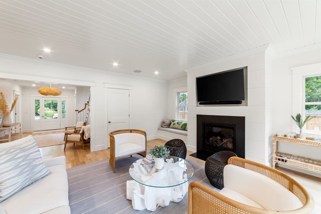 Single Family Residence at 38 Pinehurst Road, Edgartown MA 02539, Edgartown, photo 12 of 39