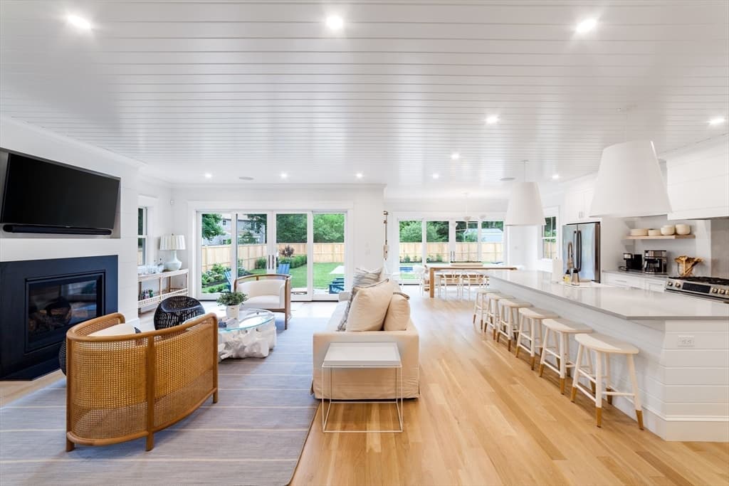 Single Family Residence at 38 Pinehurst Road, Edgartown MA 02539, Edgartown, photo 5 of 39