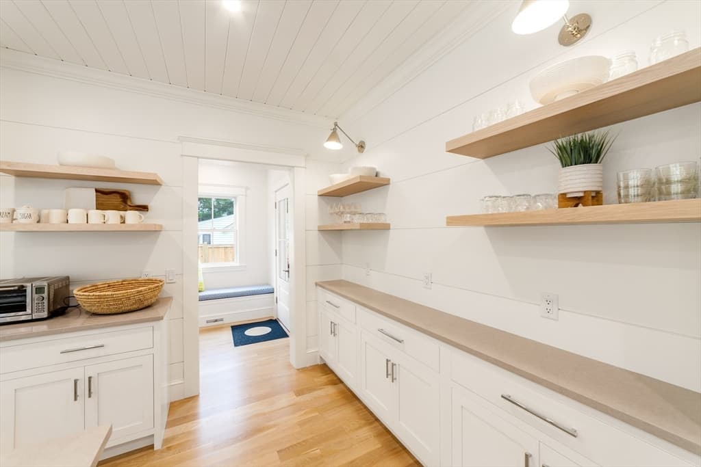 Single Family Residence at 38 Pinehurst Road, Edgartown MA 02539, Edgartown, photo 9 of 39