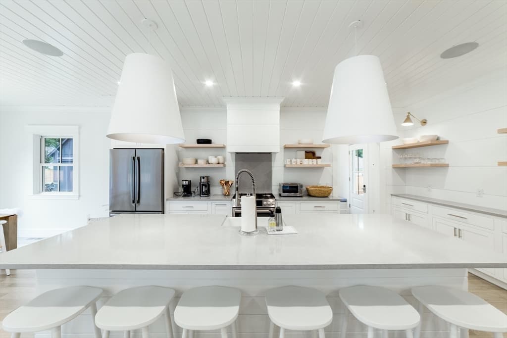 Single Family Residence at 38 Pinehurst Road, Edgartown MA 02539, Edgartown, photo 10 of 39