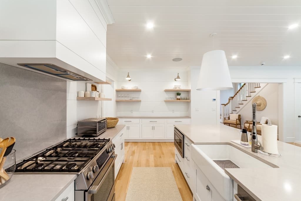 Single Family Residence at 38 Pinehurst Road, Edgartown MA 02539, Edgartown, photo 8 of 39