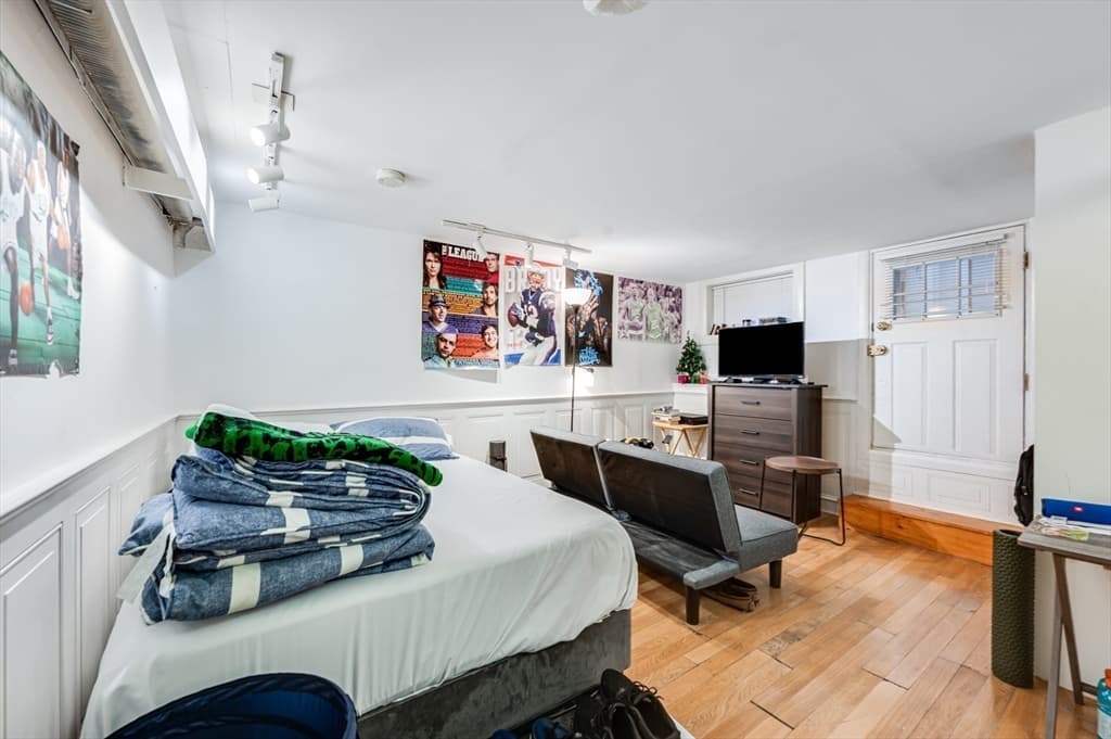 Condominium at 6 Goodwin Place # B, Boston MA 02114, photo 7 of 18
