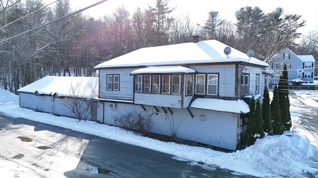 6 Gillespie Rd, Charlton MA 01507
