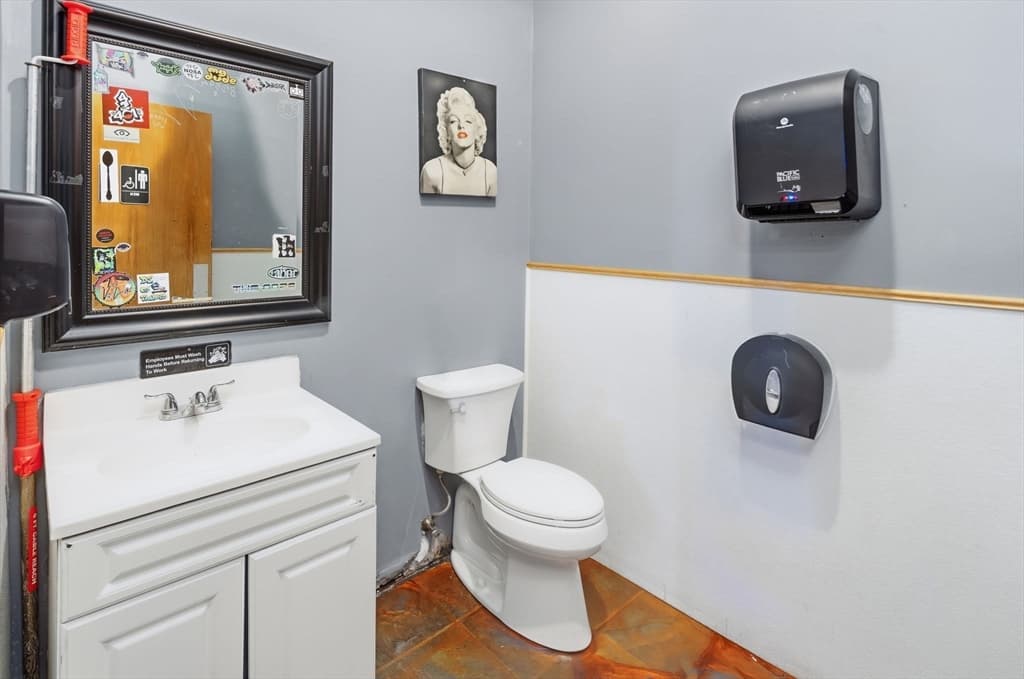 167 Poe St, Providence RI 02905 photo 16