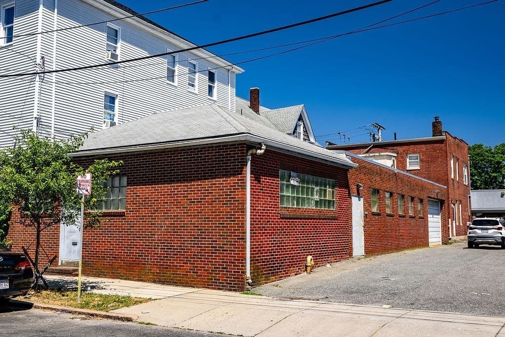 272 Sawyer St, New Bedford MA 02746 photo 2