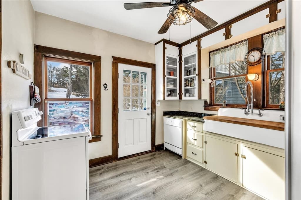 Single Family Residence at 896 Sandwich Rd, Bourne MA 02561, photo 6 of 32