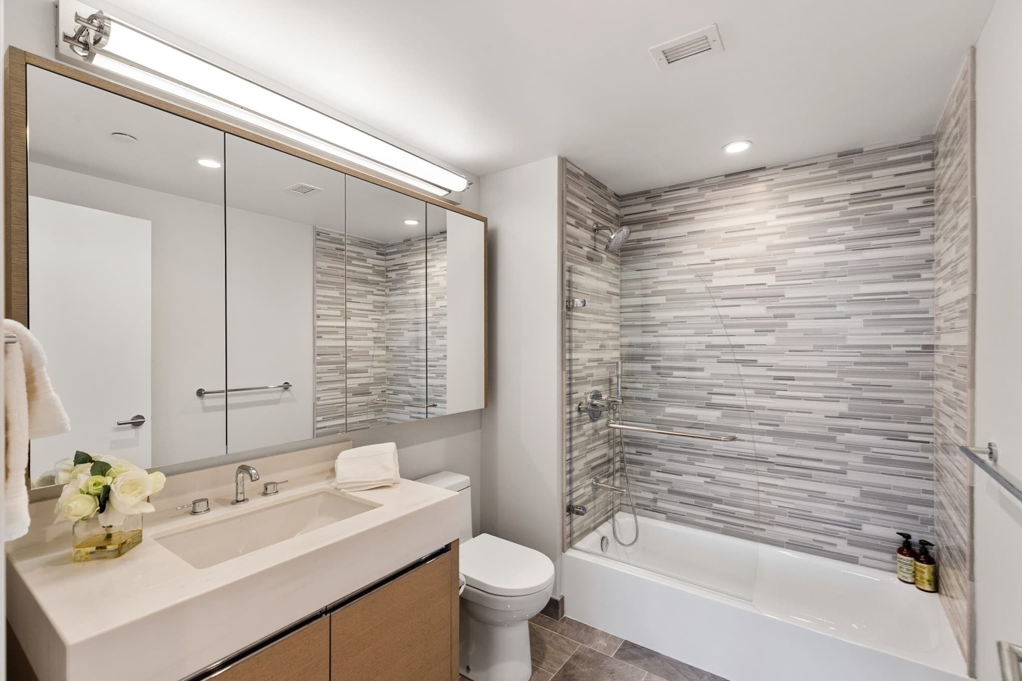 Condominium at 100 Lovejoy Wharf # 9F, Boston MA 02114, photo 11 of 20