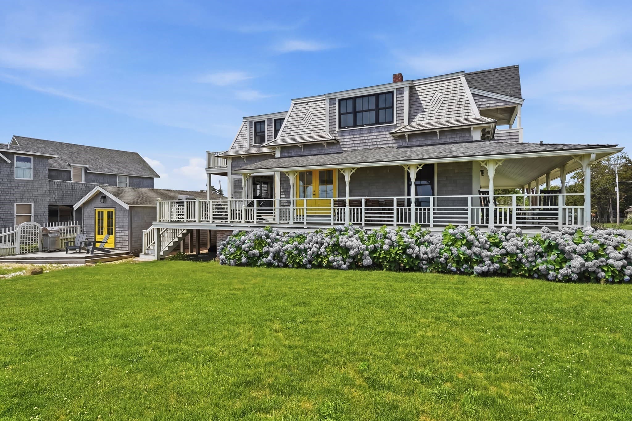 Single Family Residence at 4 Canonicus Ave, Oak Bluffs MA 02557, photo 3 of 42