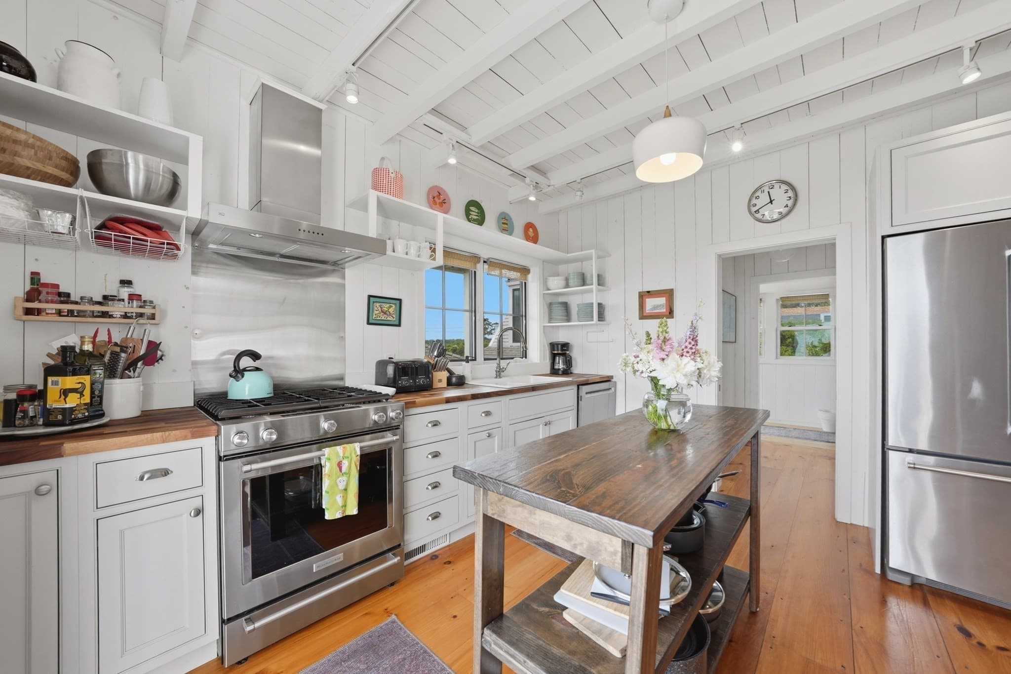 Single Family Residence at 4 Canonicus Ave, Oak Bluffs MA 02557, photo 14 of 42