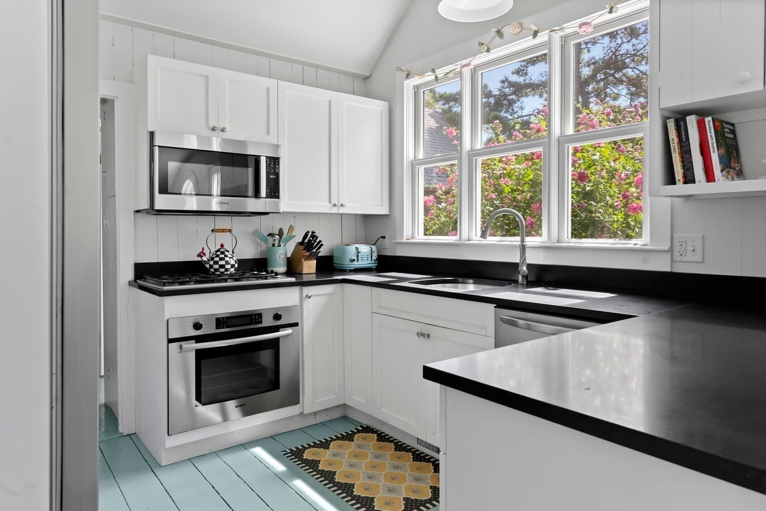 Single Family Residence at 6 Brewster Ave, Oak Bluffs MA 02557, photo 13 of 34