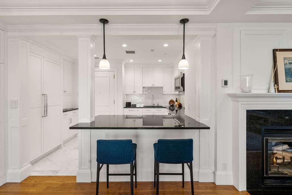 Condominium at 20 Rowes Wharf # 701, Boston MA 02110, photo 11 of 42