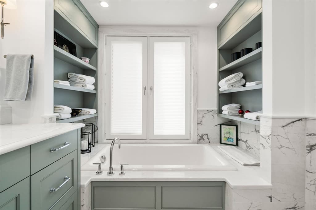 Condominium at 20 Rowes Wharf # 701, Boston MA 02110, photo 25 of 42