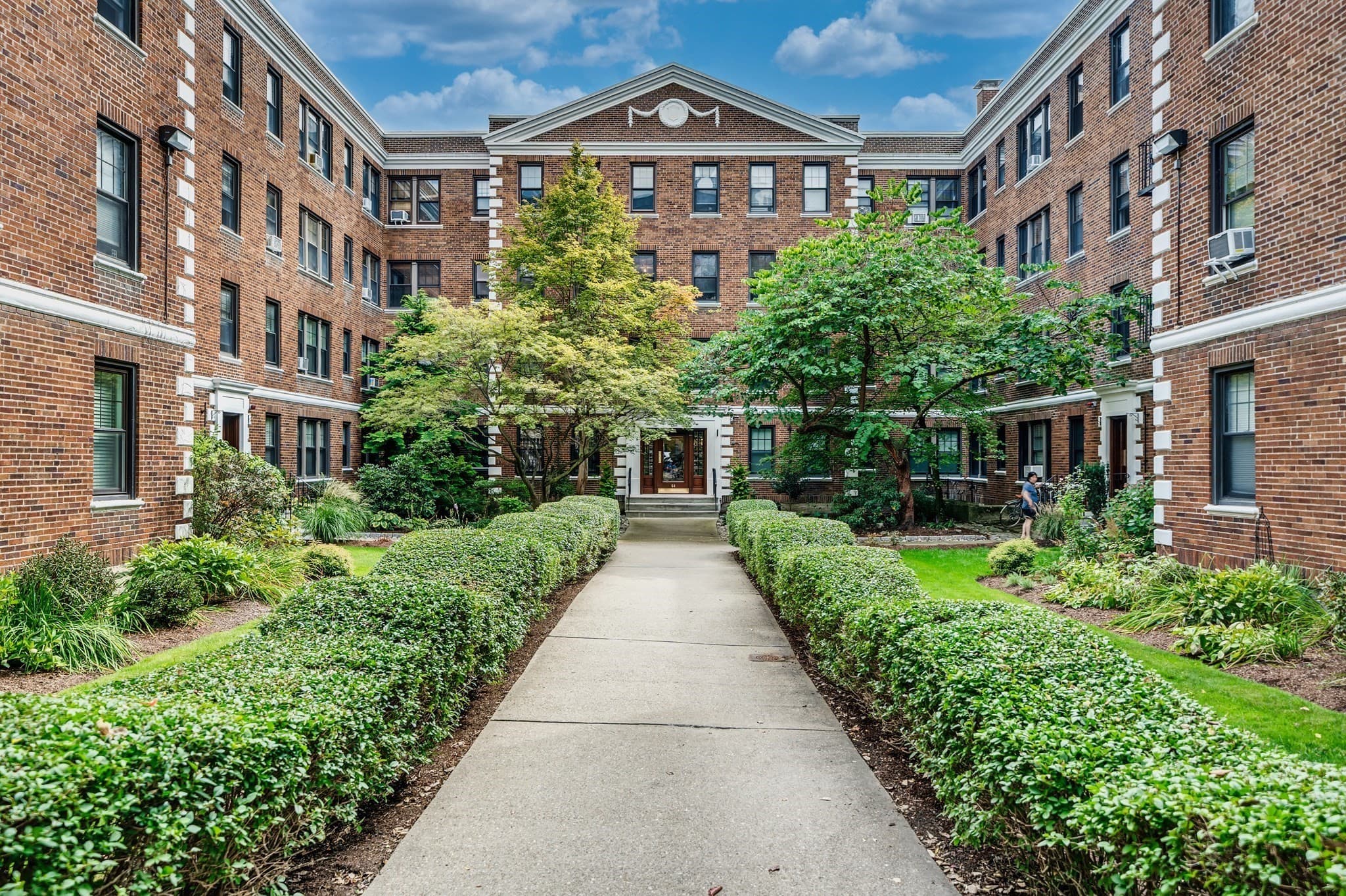 62 Queensberry St # 204, Boston MA 02215