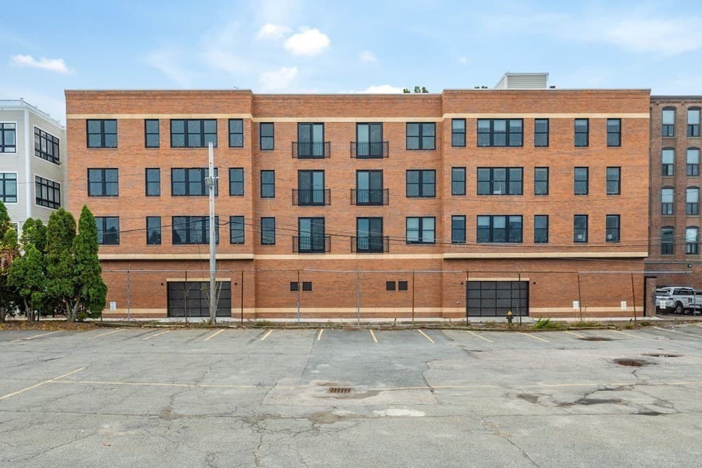 Parking at 340 West 2nd Street, Boston MA 02127, Boston, photo 3 of 12