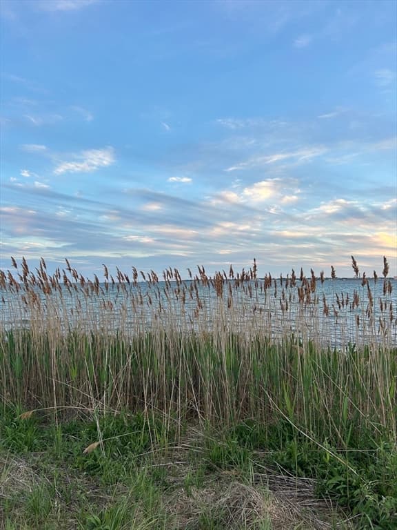 27 Bayview Ave, Fairhaven MA 02719