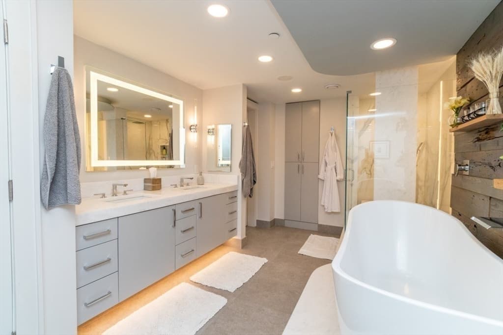 Condominium at 2 Battery Wharf # 2508, Boston MA 02109, photo 4 of 24
