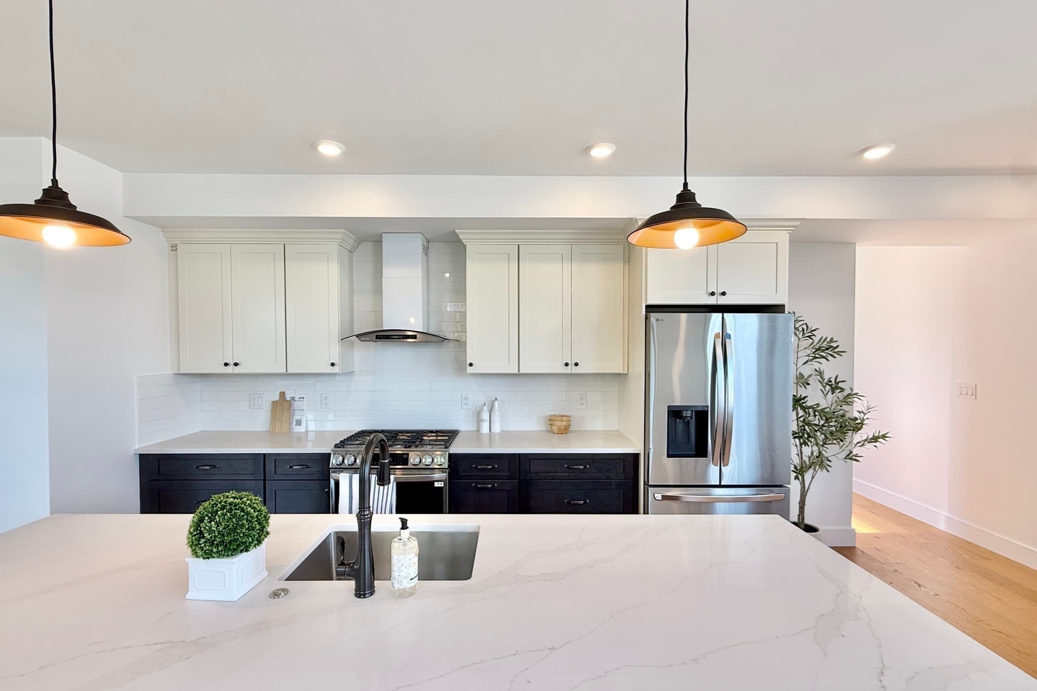 Condominium at 165 Everett St # 7, Boston MA 02128, photo 8 of 28