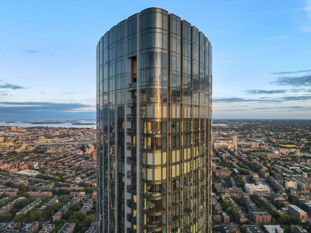 1 Dalton St # 5802, Boston MA 02199