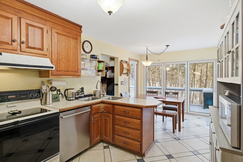 Single Family Residence at 42 Clark St, Northampton MA 01062, Northampton, photo 11 of 42
