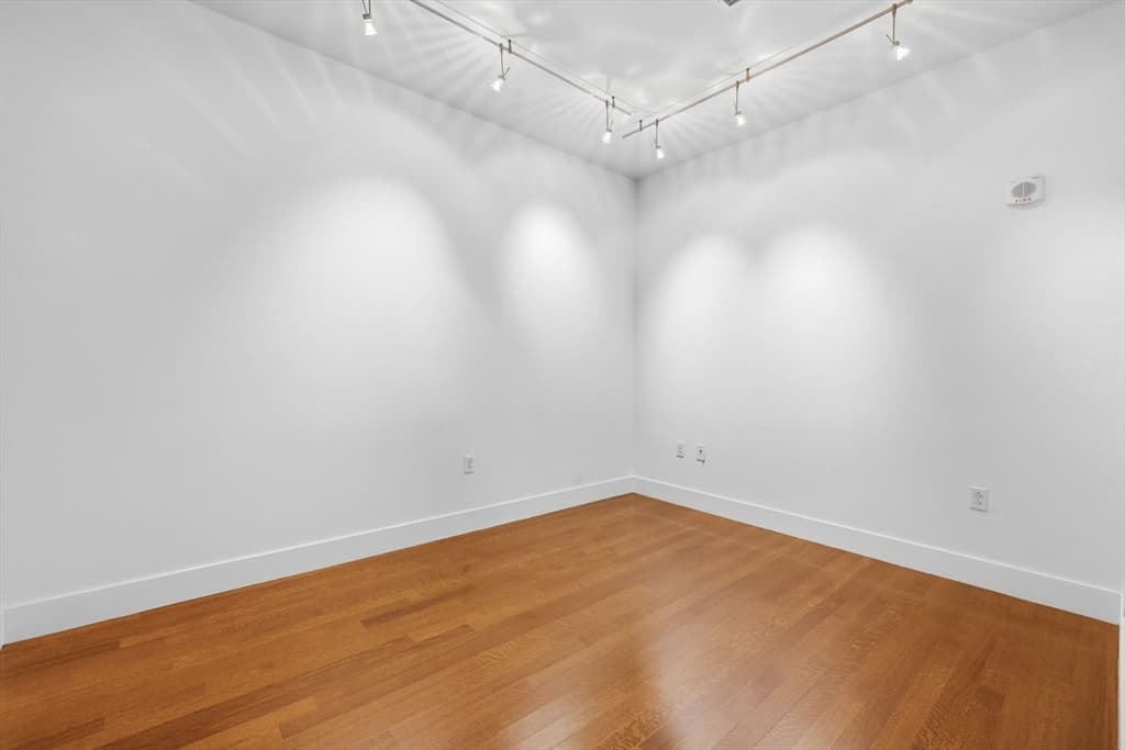Condominium at 360 Newbury, Boston MA 02115, photo 16 of 18
