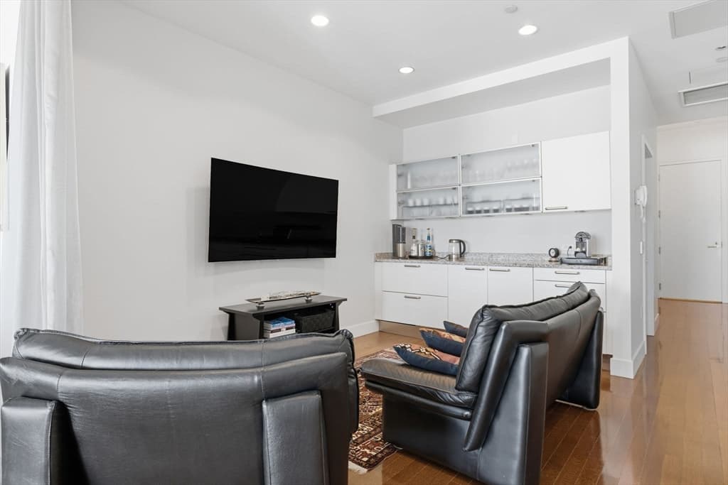 Condominium at 360 Newbury, Boston MA 02115, photo 10 of 18