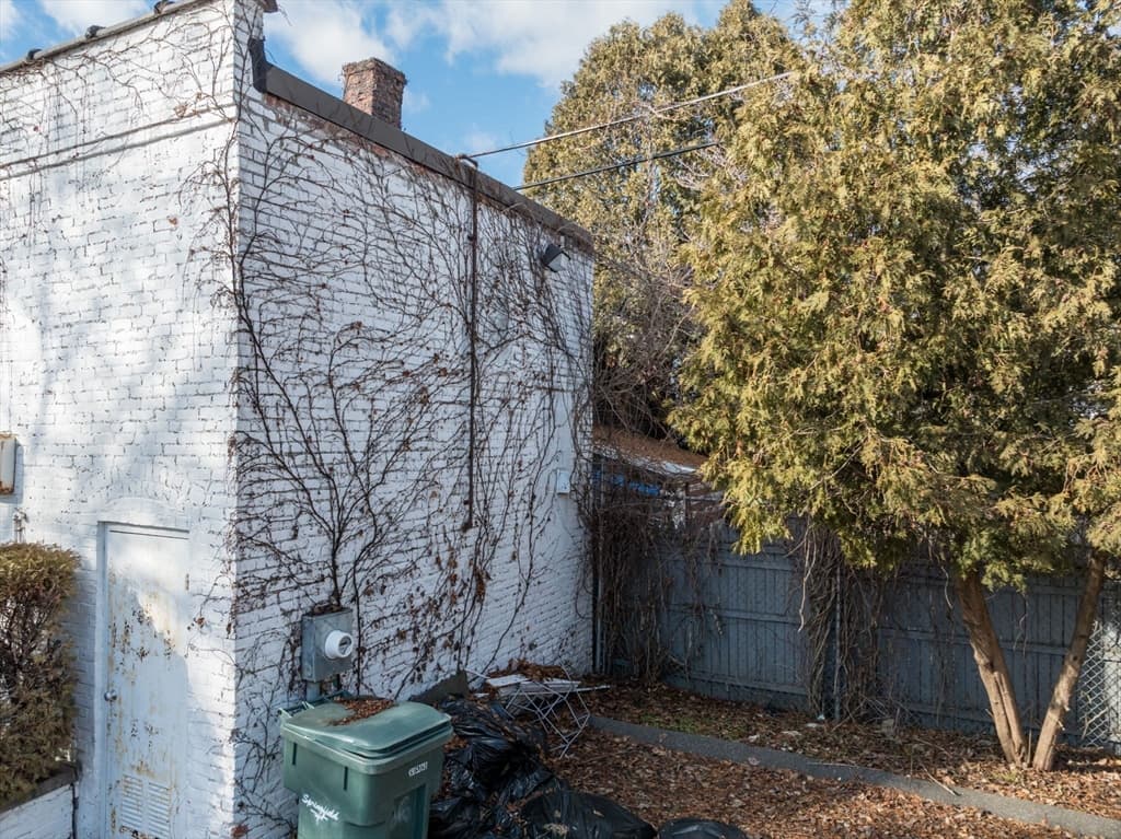 36 Loring Street, Springfield MA 01105 photo 11