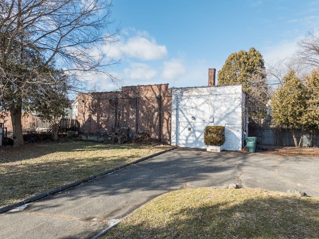 36 Loring Street, Springfield MA 01105 photo 8