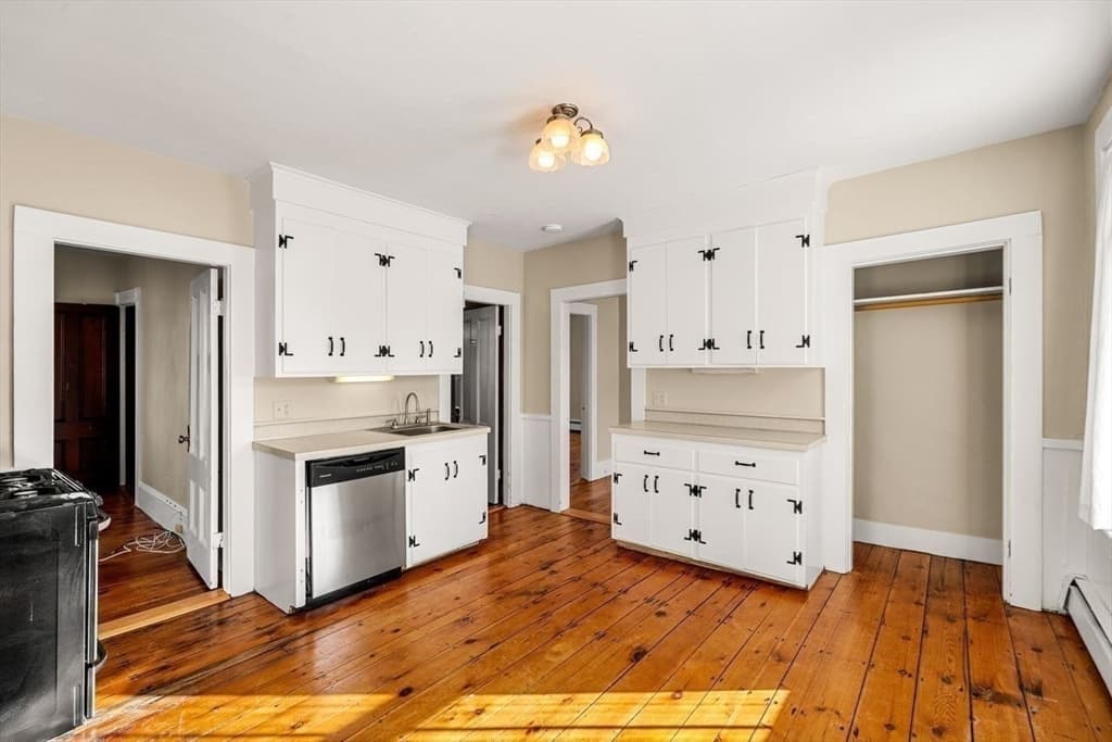 Single Family Residence at 9 Darling Street, Marblehead MA 01945, photo 7 of 28