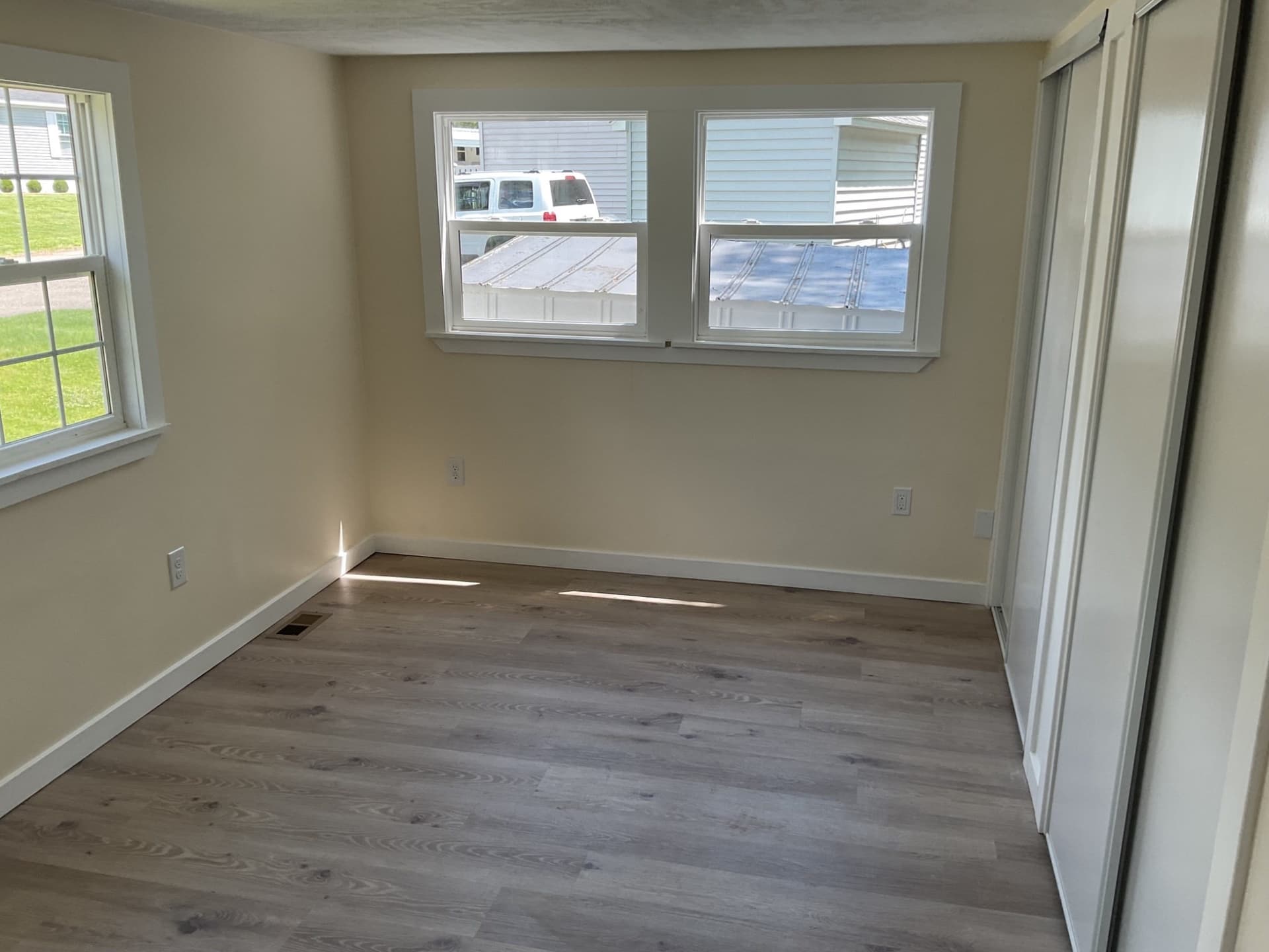 Mobile Home at 2 Sunnydale Circle, Brimfield MA 01001, photo 12 of 12