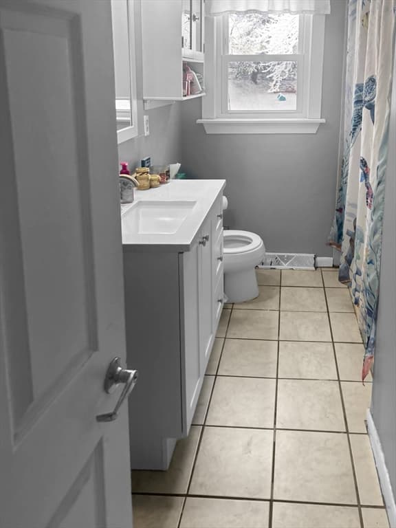 Single Family Residence at 60 Wethersfield Rd, Bellingham MA 02019, photo 4 of 7