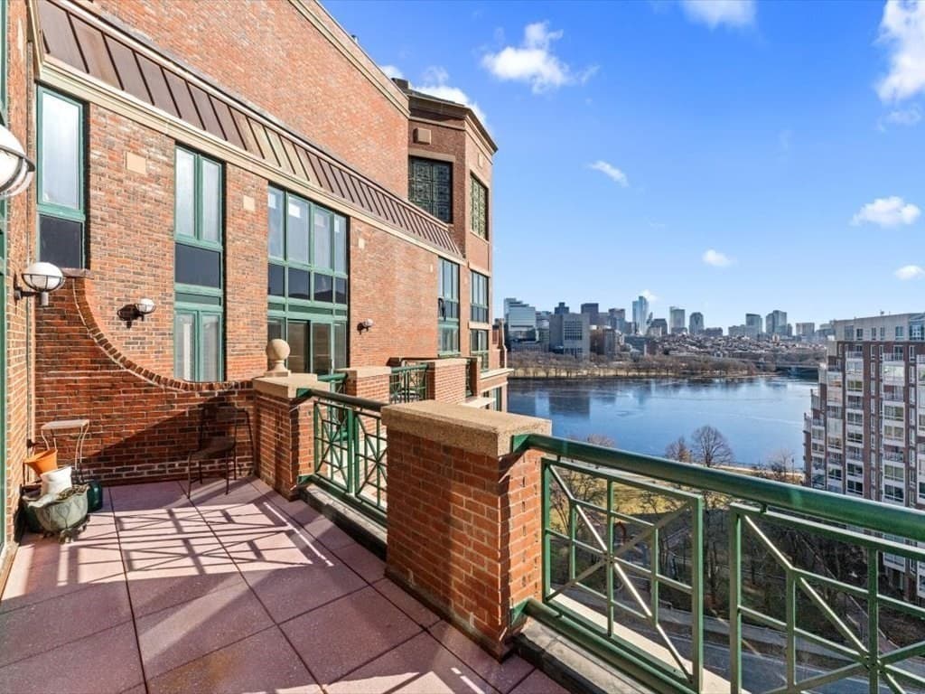 10 Rogers Street, Cambridge MA 02142